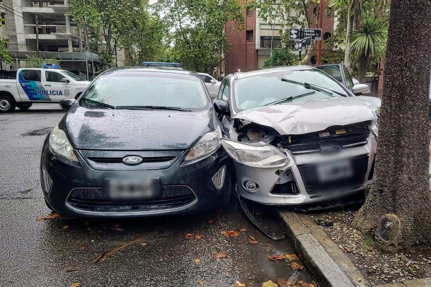 autos colisionaron en avenida Libertad y Jujuy.