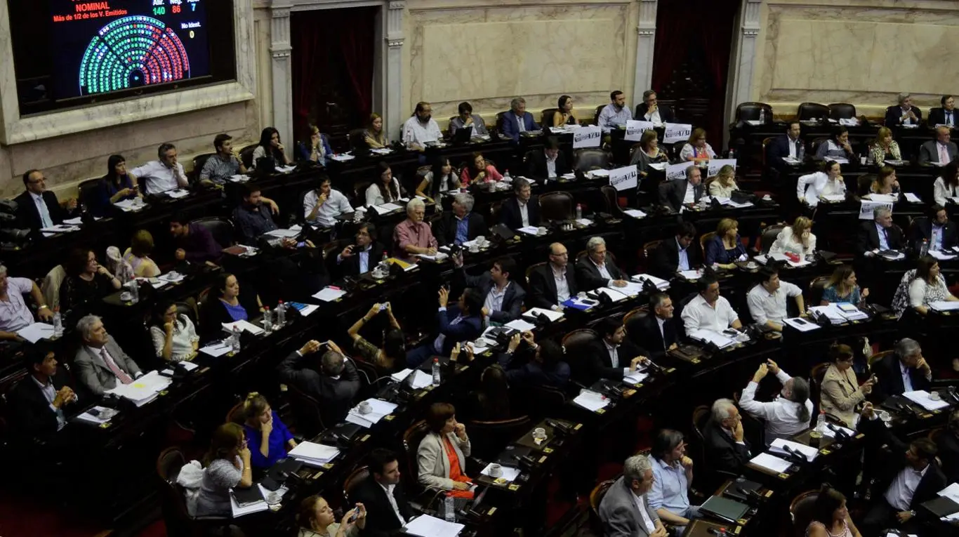 Convocan a sesiones extraordinarias para debatir ley de ART que Macri modificó por decreto