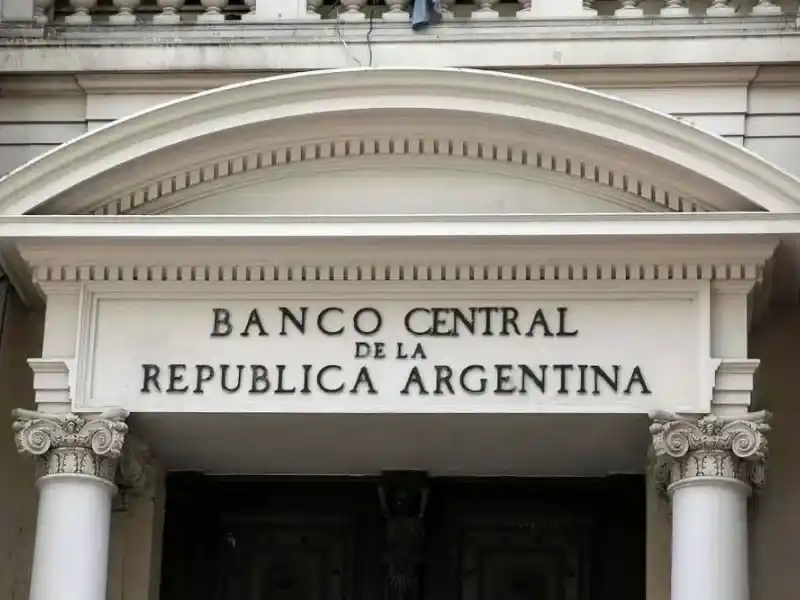 El Banco Central redujo los encajes bancarios.