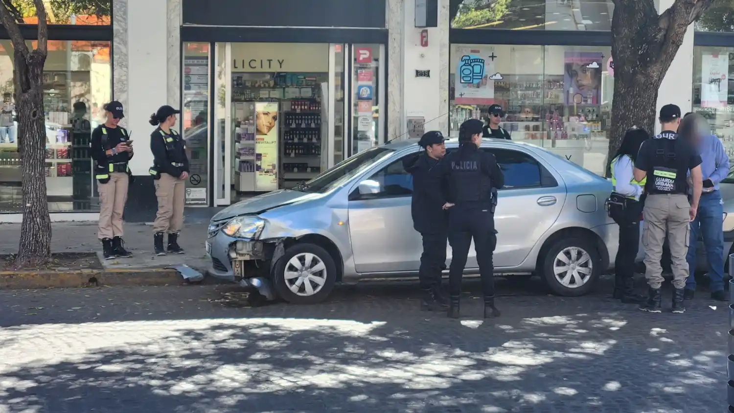 accidente en bv santa fe pleno centro - 3