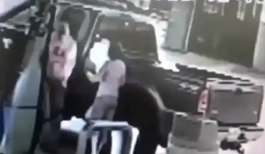 Prendió fuego a su mujer mientras cargaba nafta 