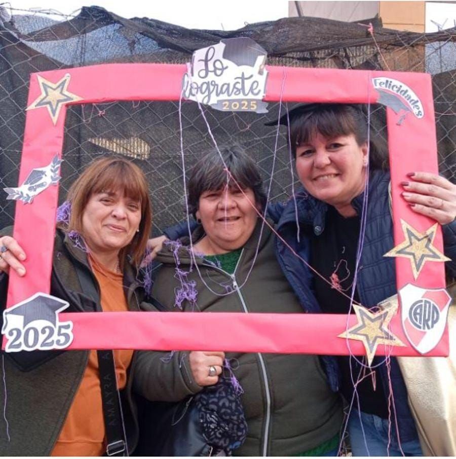 Programa Oportunidades: Tres trabajadoras del Hospital Centenario cumplieron su sueño del título secundario