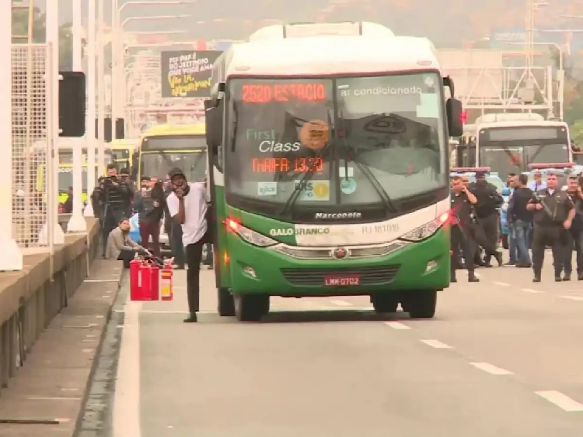 Tomó de rehenes a 40 pasajeros de un colectivo en Brasil