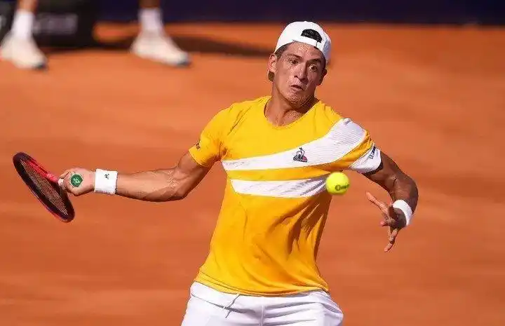 Báez  se despidió rápido