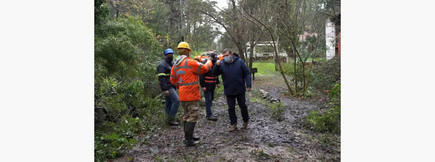 Evacuaron a una familia por el temporal