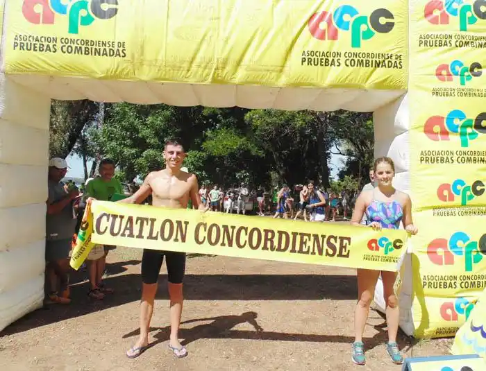 Eduardo Pelichero y Valentina Rodríguez ganaron en el  Acuatlón Concordiense