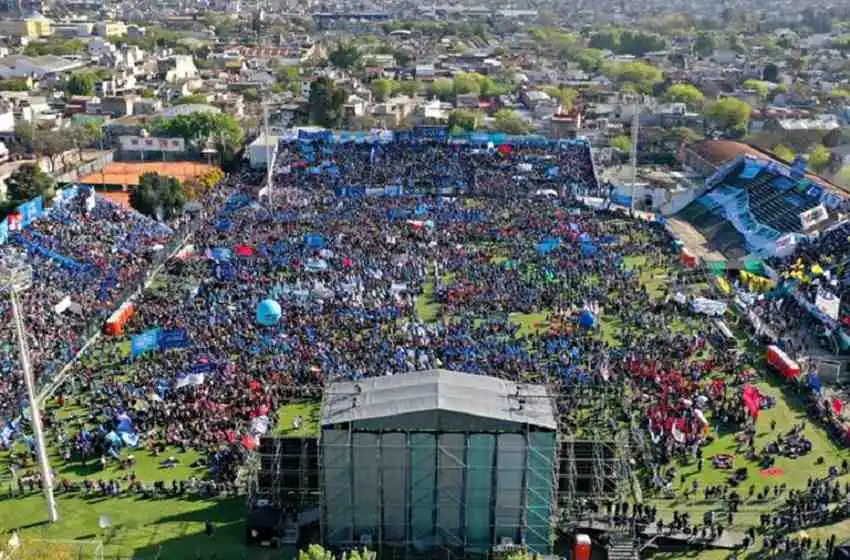 Clausuraron el estadio de Nueva Chicago luego del acto del que participó Alberto Fernández