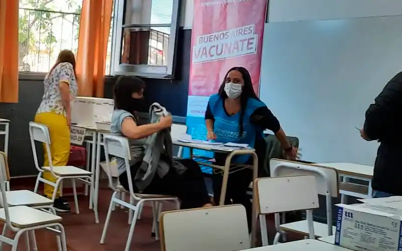 Vacunan contra Covid-19 en escuelas: esta semana, en las primarias 10, 13 y 15