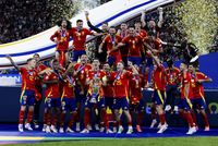 España desniveló en el final y también frustró a Inglaterra