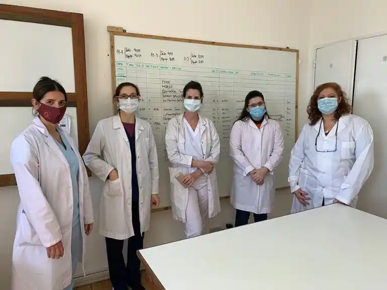 El Hospital de Clínicas lleva adelante un tratamiento contra COVID-19 en base a taninos