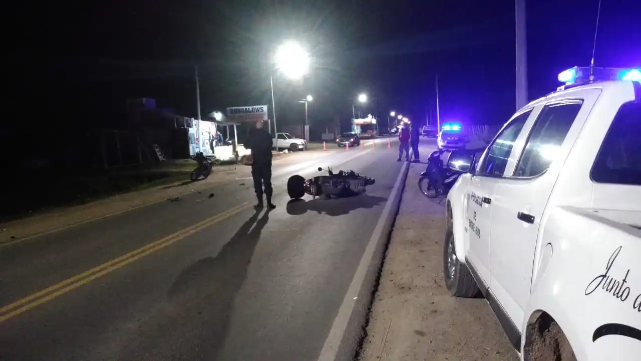 Dos motos chocaron de frente a metros de la entrada de Pueblo Belgrano