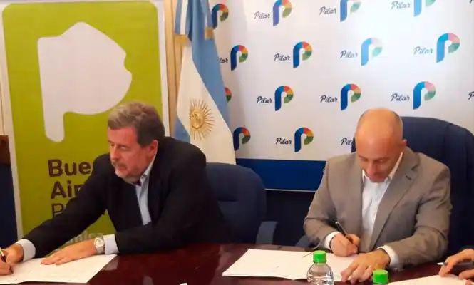 Elustondo y Ducoté, en la firma del acuerdo.