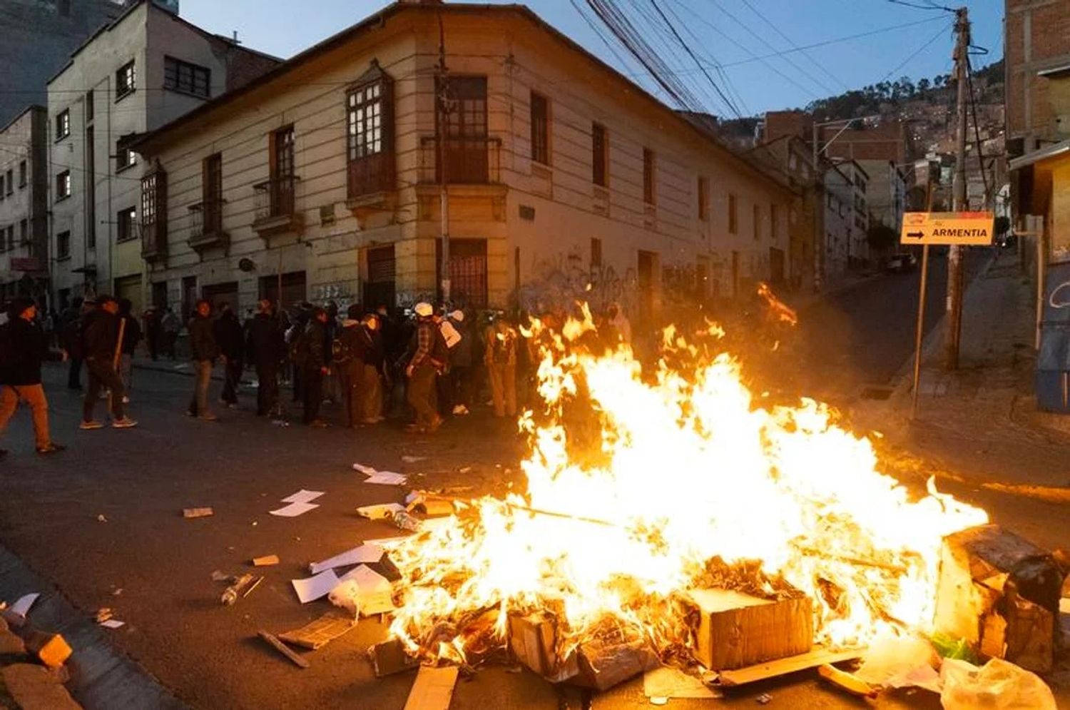 Las calles de La Paz fueron escenario de choques entre oficialistas y “evistas”.