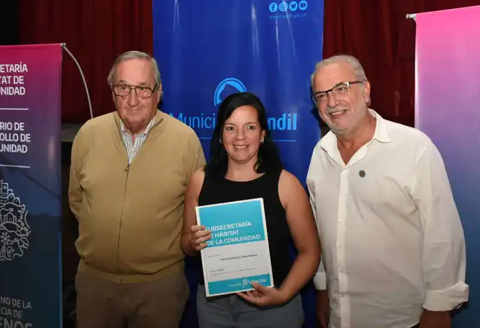 Tras más de una década de espera, 126 familias del barrio Ecos obtuvieron los boletos de compraventa