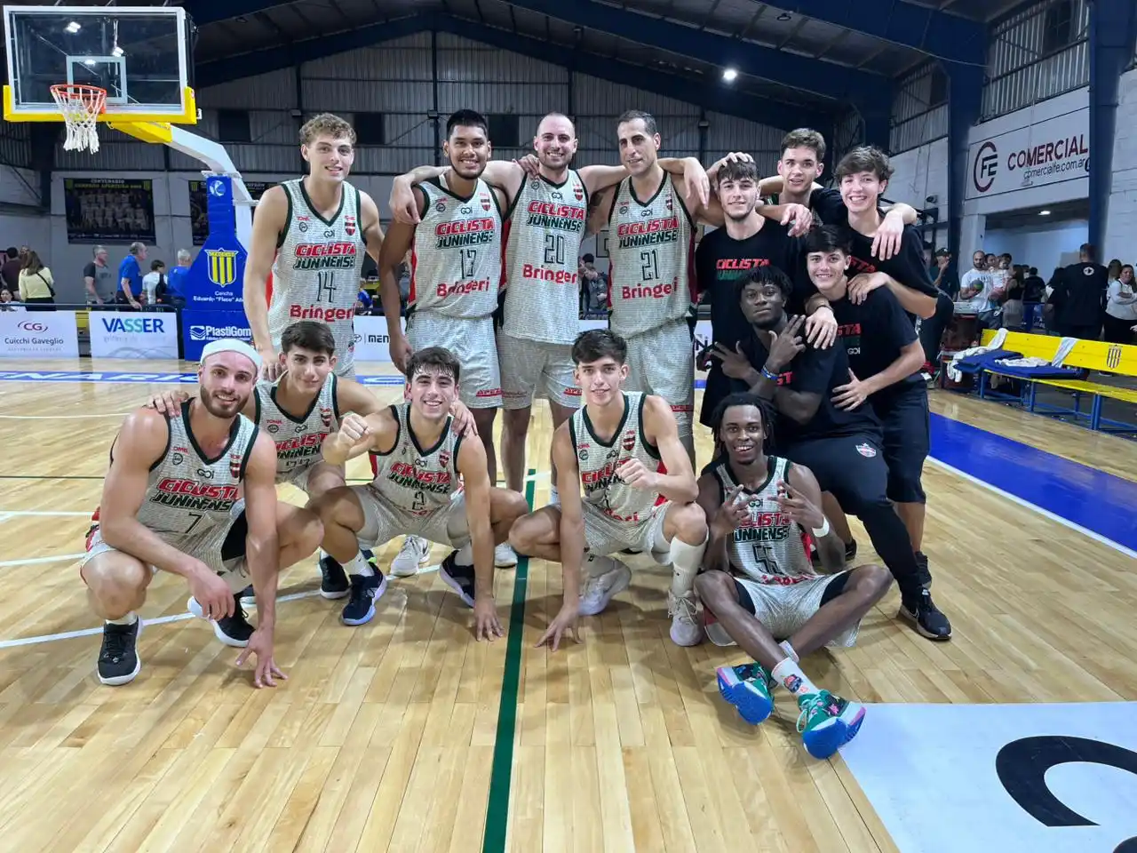 Profeta en su tierra: los dirigidos por el venadense Julián Pagura dieron la sorpresa en el "Mateo Migliore". Foto: Fabián Gallego