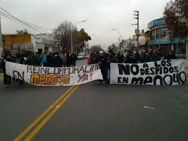 Trabajadores despedidos de Menoyo protestaron en Vicente López
