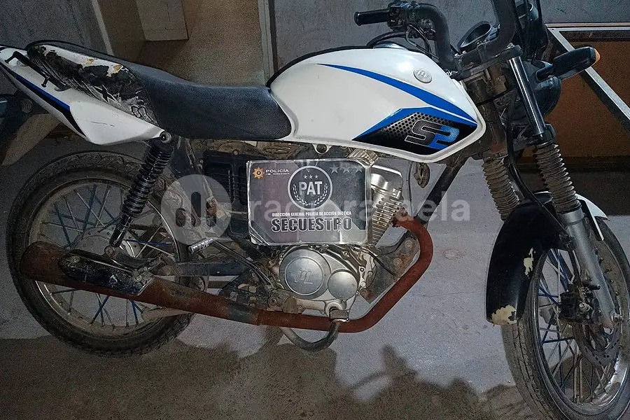 Andaba en una moto con numeración adulterada: la secuestraron y aprehendieron al conductor