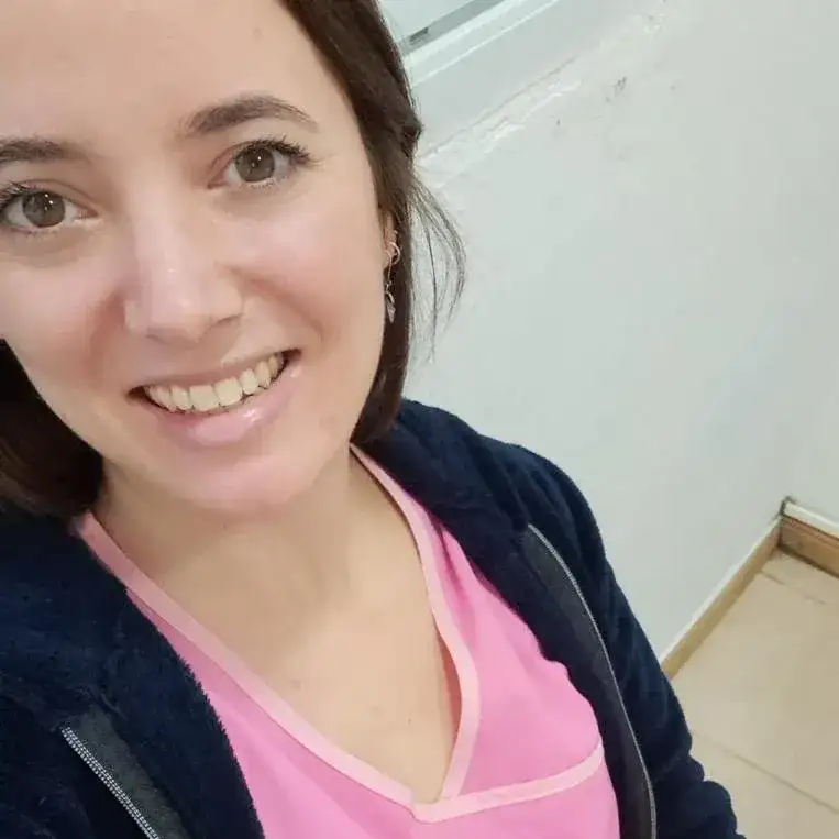 Dra. Débora Bur.-