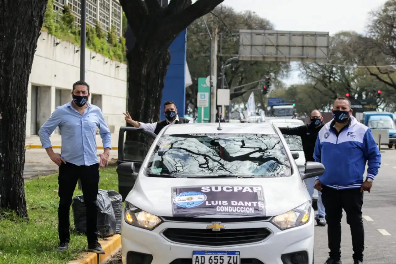 Conductores de personal aeronáutico protestaron con una caravana en Ezeiza y advierten con profundizar el reclamo