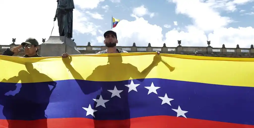 Venezolanos festejan en el Obelisco