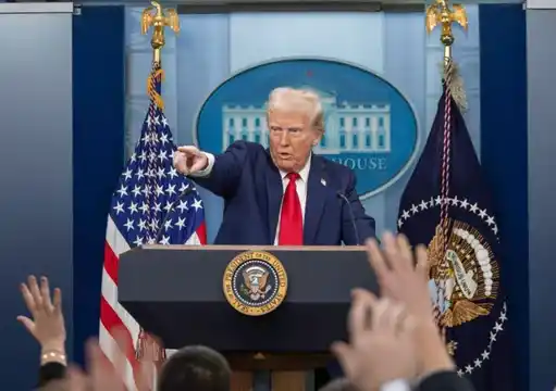 Trump pone en pausa la suba de aranceles para todos menos para China.