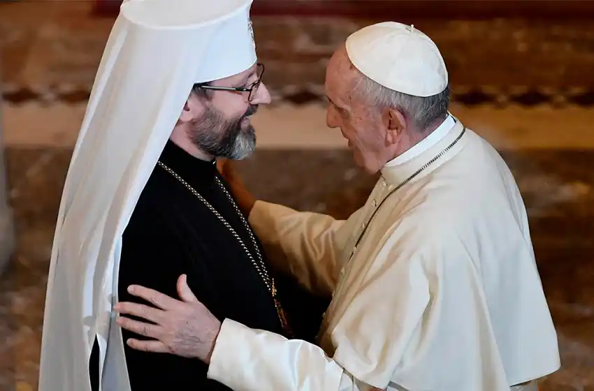 Francisco le transmitió su cercanía al pueblo ucraniano al líder de los católicos de Kiev