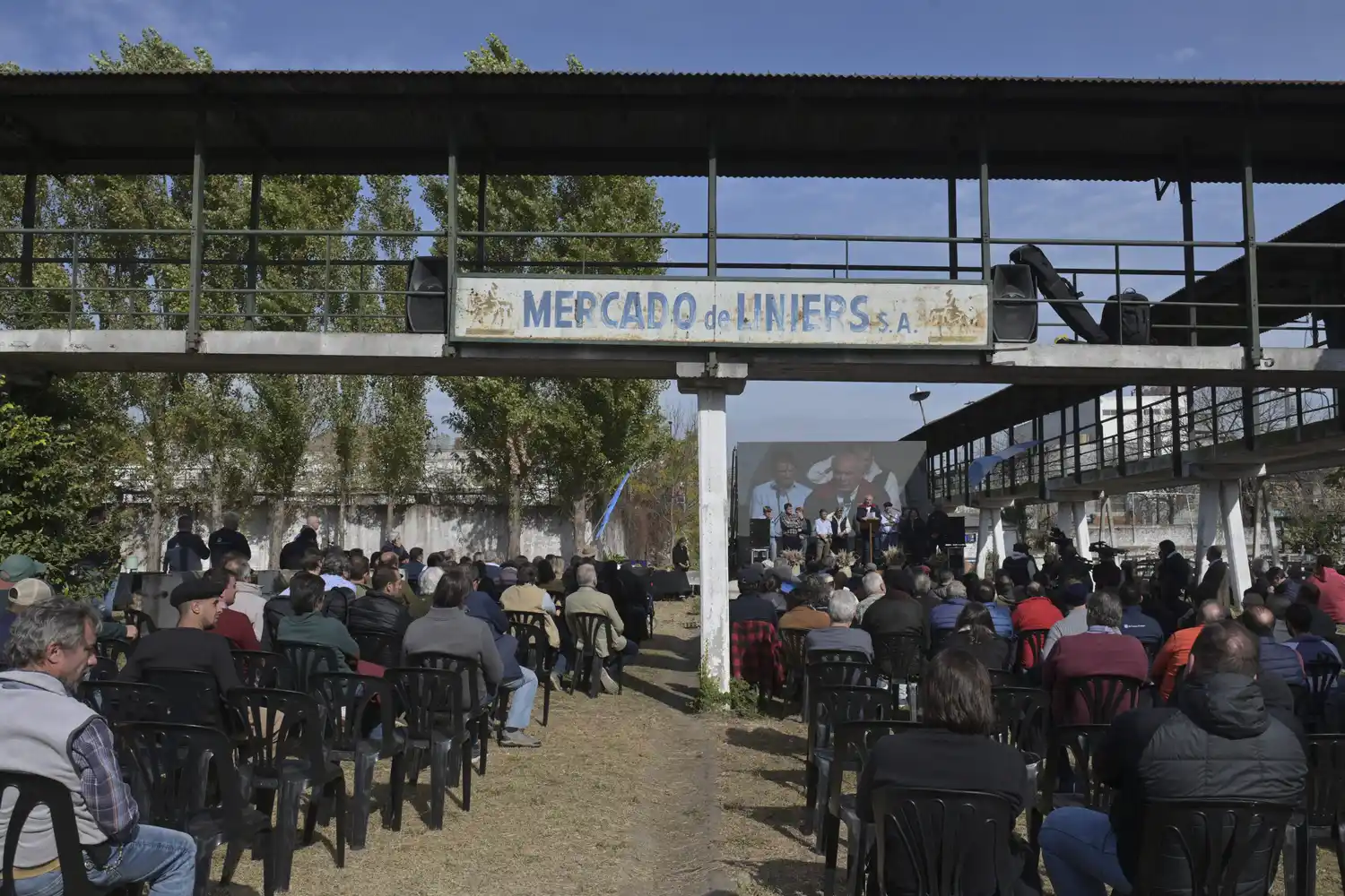 Tras 122 años, ayer cerró el Mercado de Liniers y comienza a operar en Cañuelas