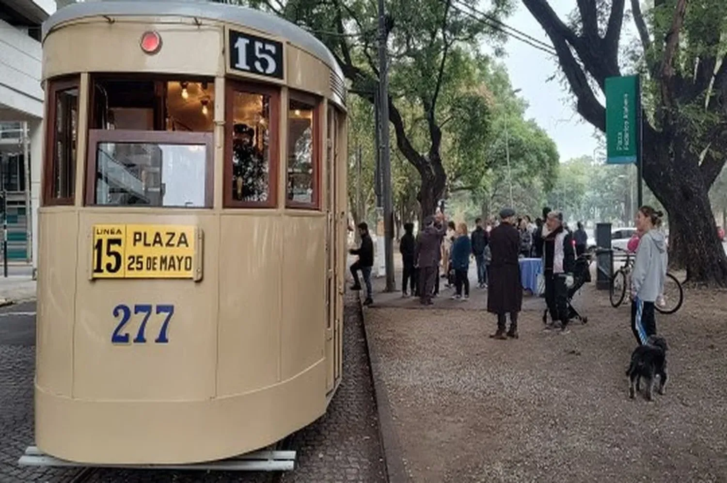 Este tranvía data de 1939 y transitó las calles de la ciudad durante varias décadas, hasta la salida total de circulación de los coches eléctricos a mediados de 1963.