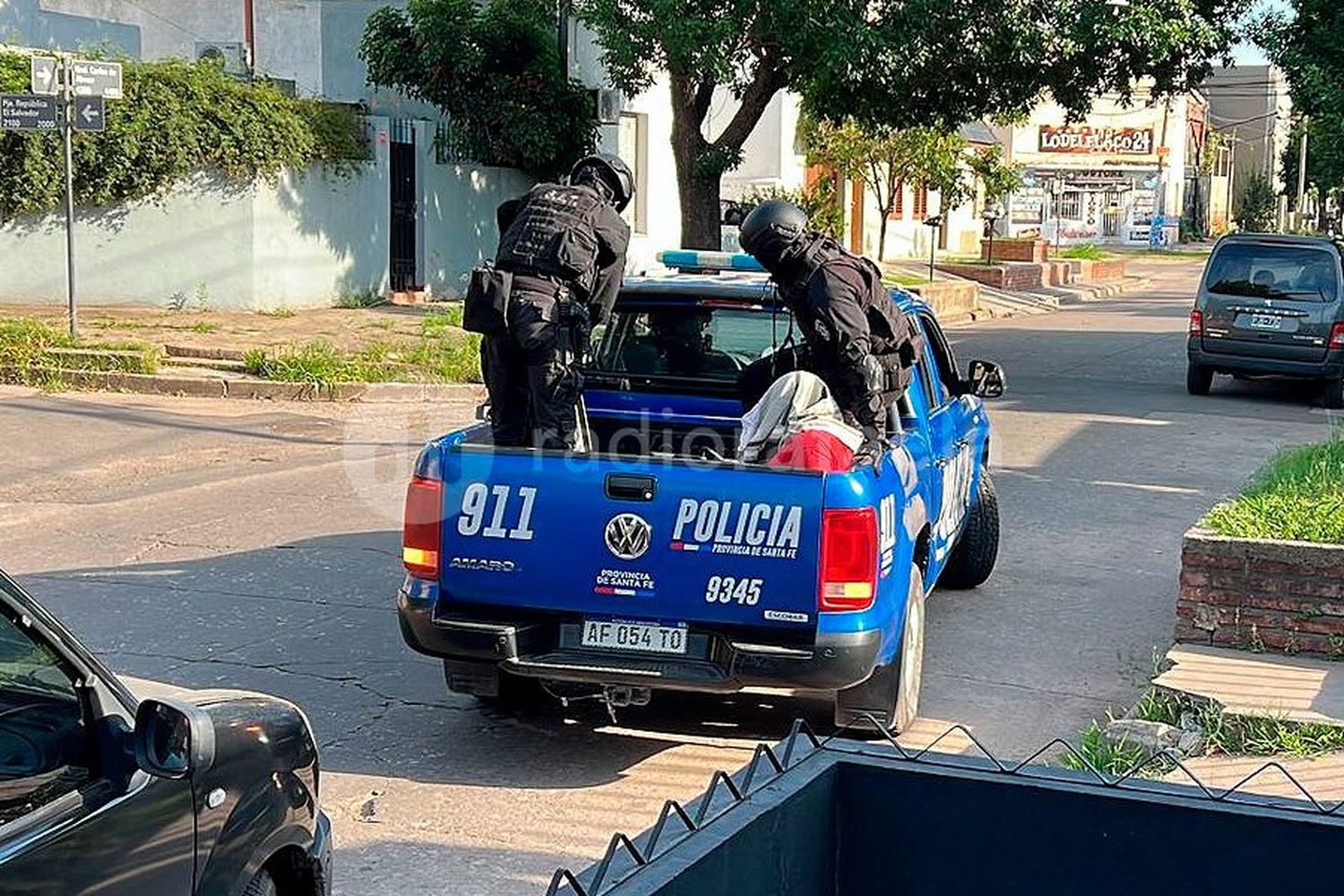 Tenso momento en barrio Amancay: un hombre discutió con su familia y amenazó explotar todo con una garrafa