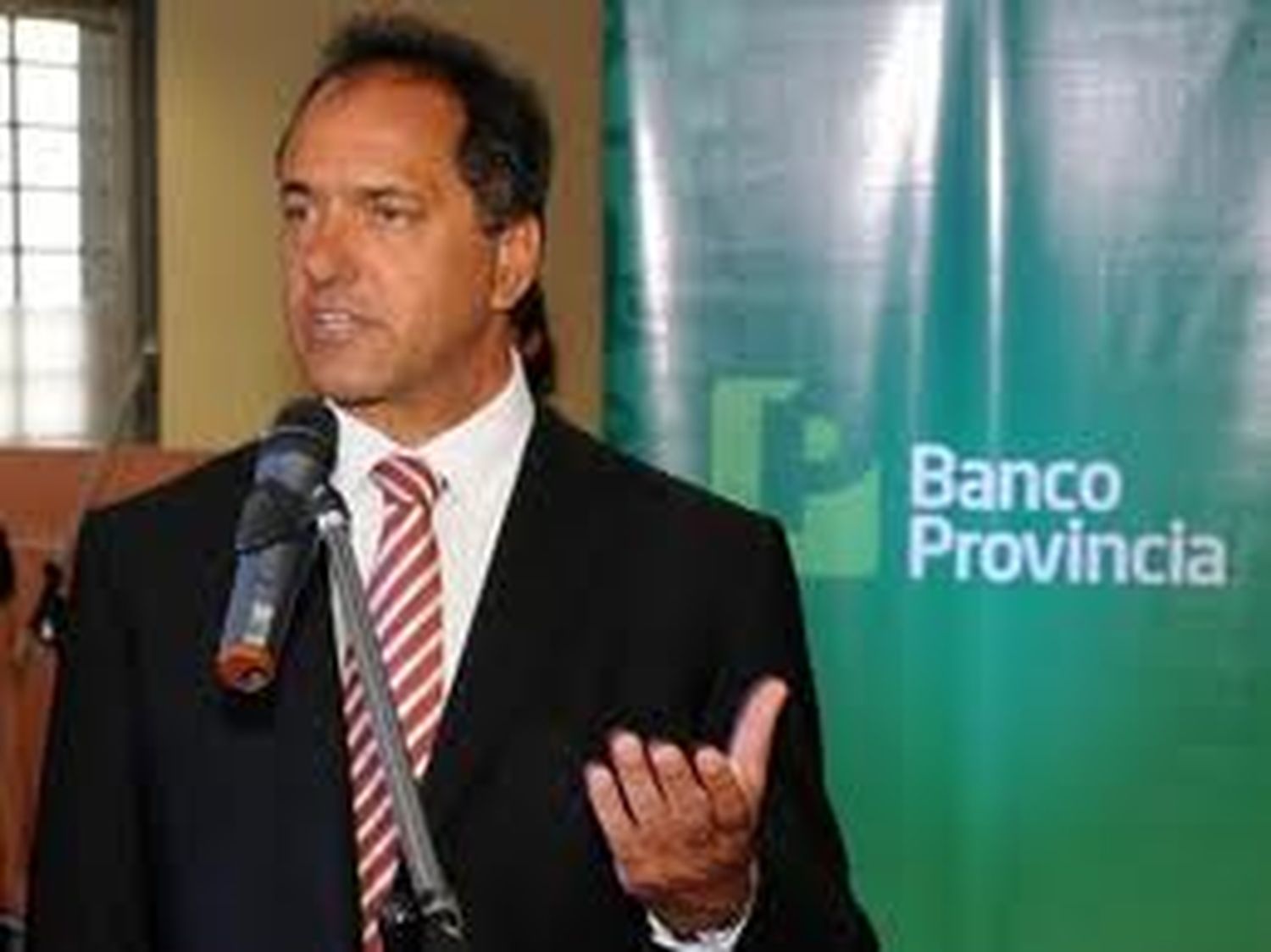 José C. Paz: Scioli reinauguró la sucursal del Banco Provincia