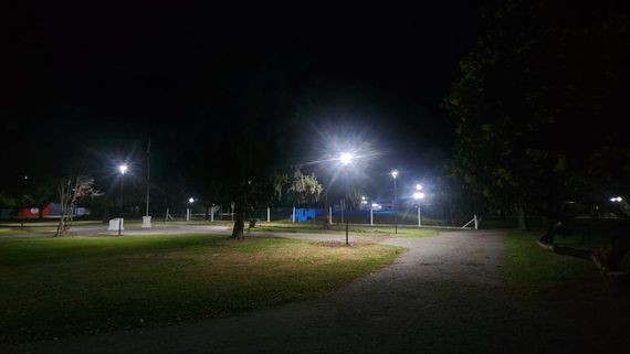 Mejoraron la iluminación de la Plaza San Martín en Gardey