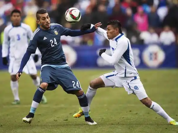 Sin Messi, Argentina le ganó a El Salvador con golazos de Banega y Mancuello 