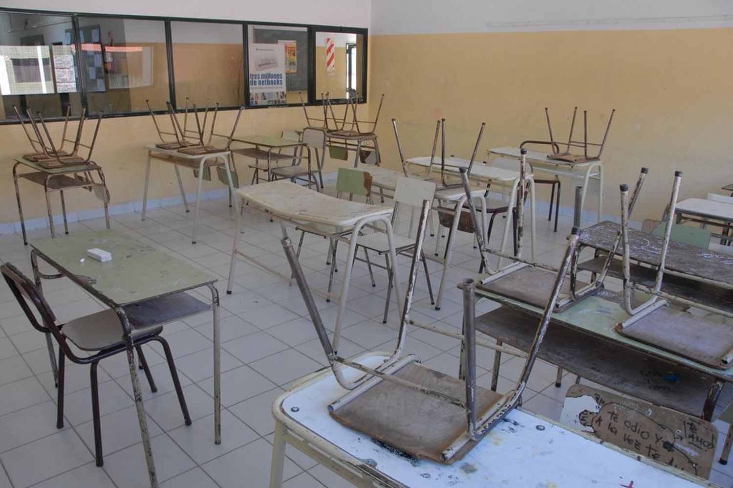 El gobierno de Axel Kicillof anunció que descontará el día a los docentes que realicen el paro el martes