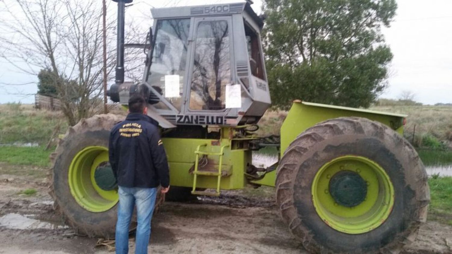 Hallan en un campo de Ranchos un tractor denunciado en caso de estafa