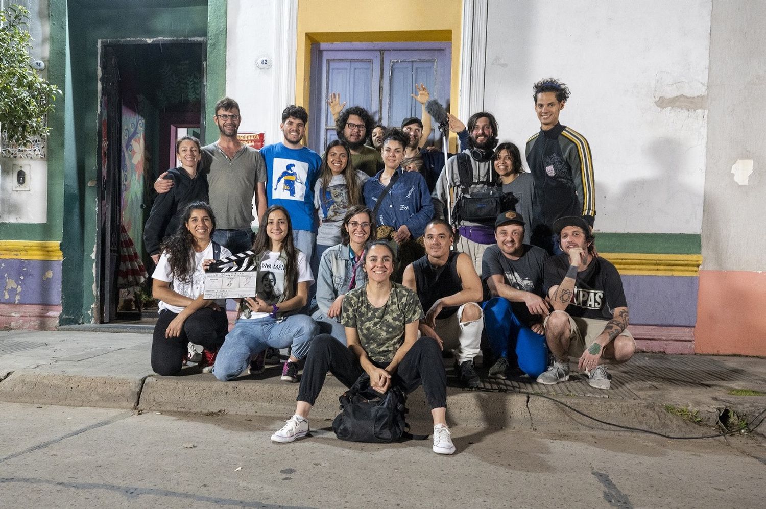 Elenco de Gualeguay en el frente de CoopArte-