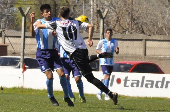 Fútbol Local: Círculo perdió el invicto ante Talleres por 3 a 1