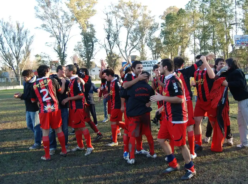 Central goleó a Unión y volvió a la Divisional A