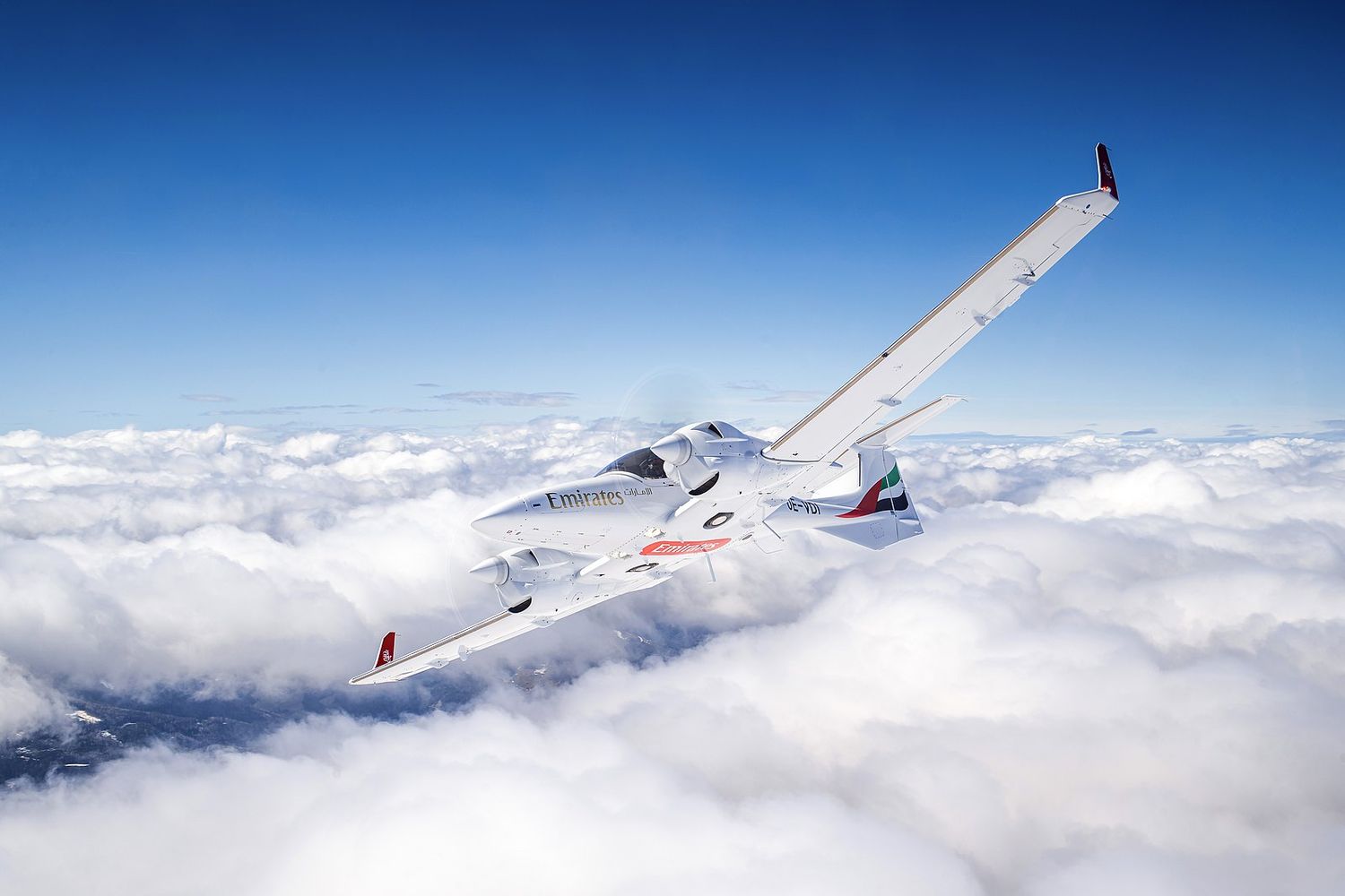 La escuela de vuelo de Emirates adquiere tres Diamond DA42-VI