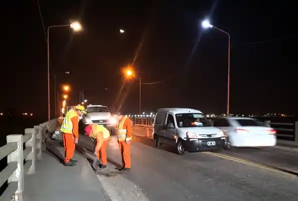 Continúan los trabajos de mantenimiento sobre el Puente Carretero