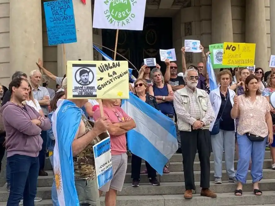 Pase Sanitario: Antivacunas de Tandil y Tres Arroyos manifestaron su rechazo