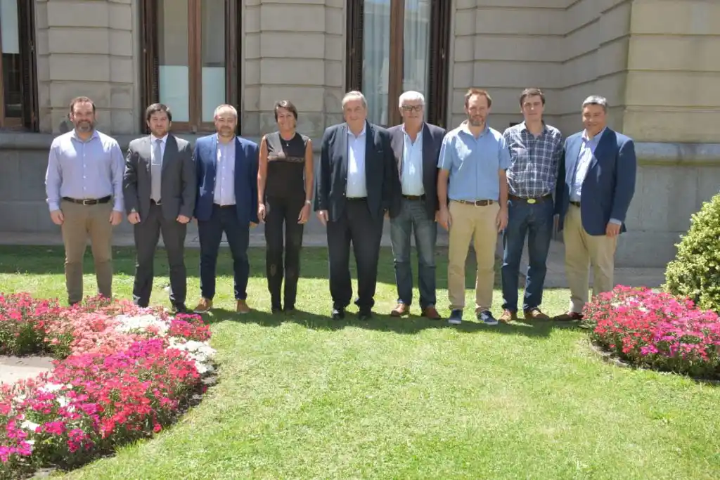 Lunghi se aferró a su círculo cercano para definir al nuevo Gabinete 