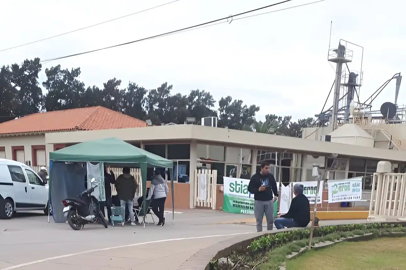 El STIA bloqueaba la entrada y salida de vehículos en el acceso a Arcor.