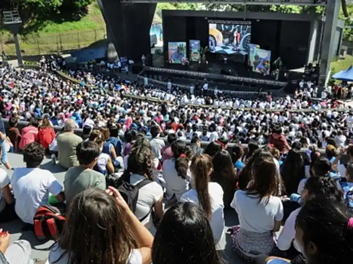 Estudiantes de primaria aprenden sobre energías renovables
