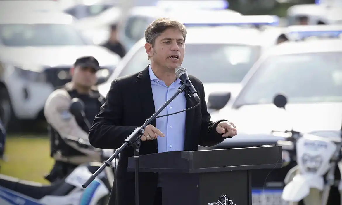 Kicillof entregó vehículos policiales e inauguró una nueva base de la Fuerza Barrial de Aproximación