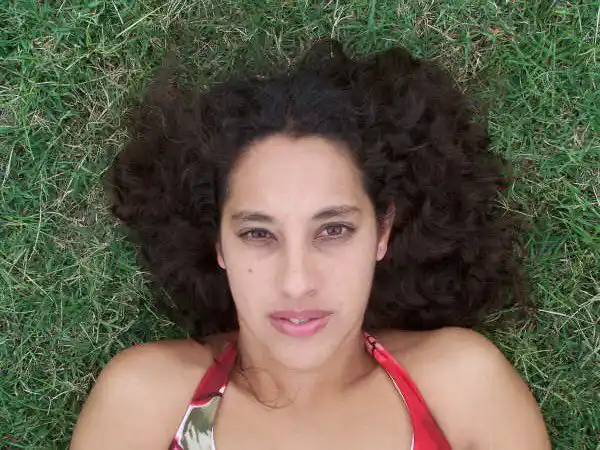 Claudia Almada, reconocida en el país y distinguida en España