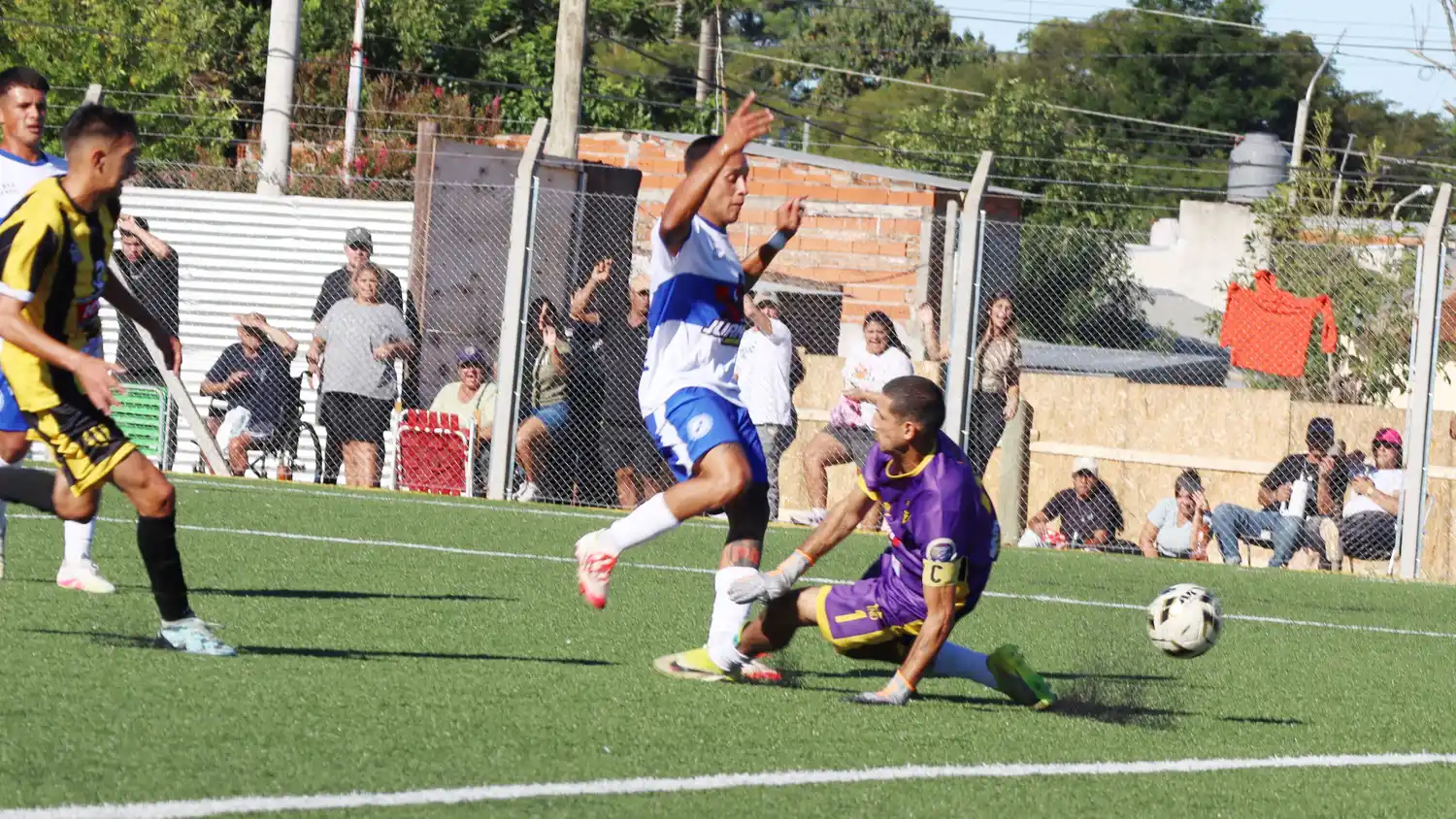 Se juega la sexta fecha de los campeonatos de fútbol de la Primera “A” y la “B”