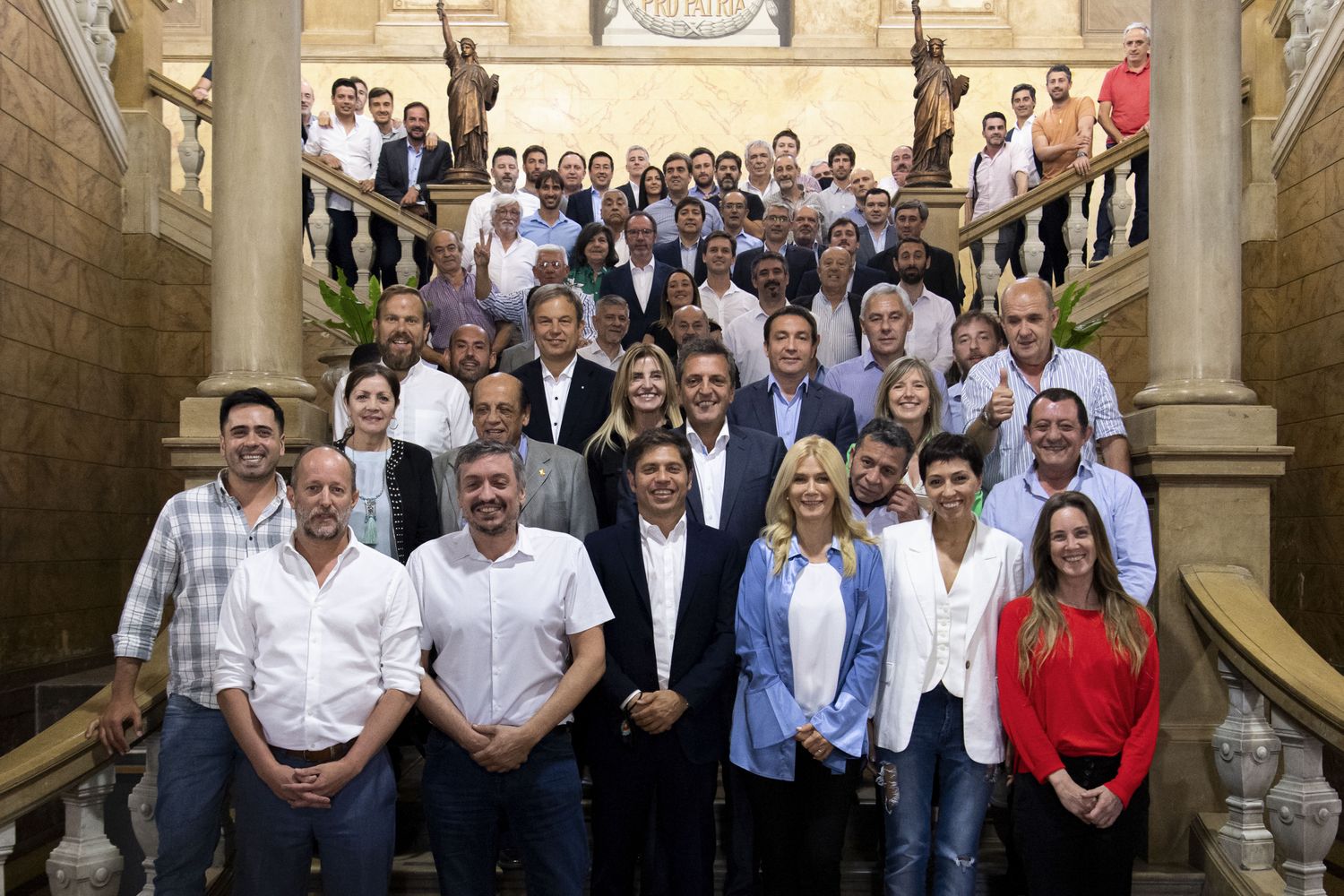 Axel Kicillof analizó con intendentes las políticas para la “reconstrucción”