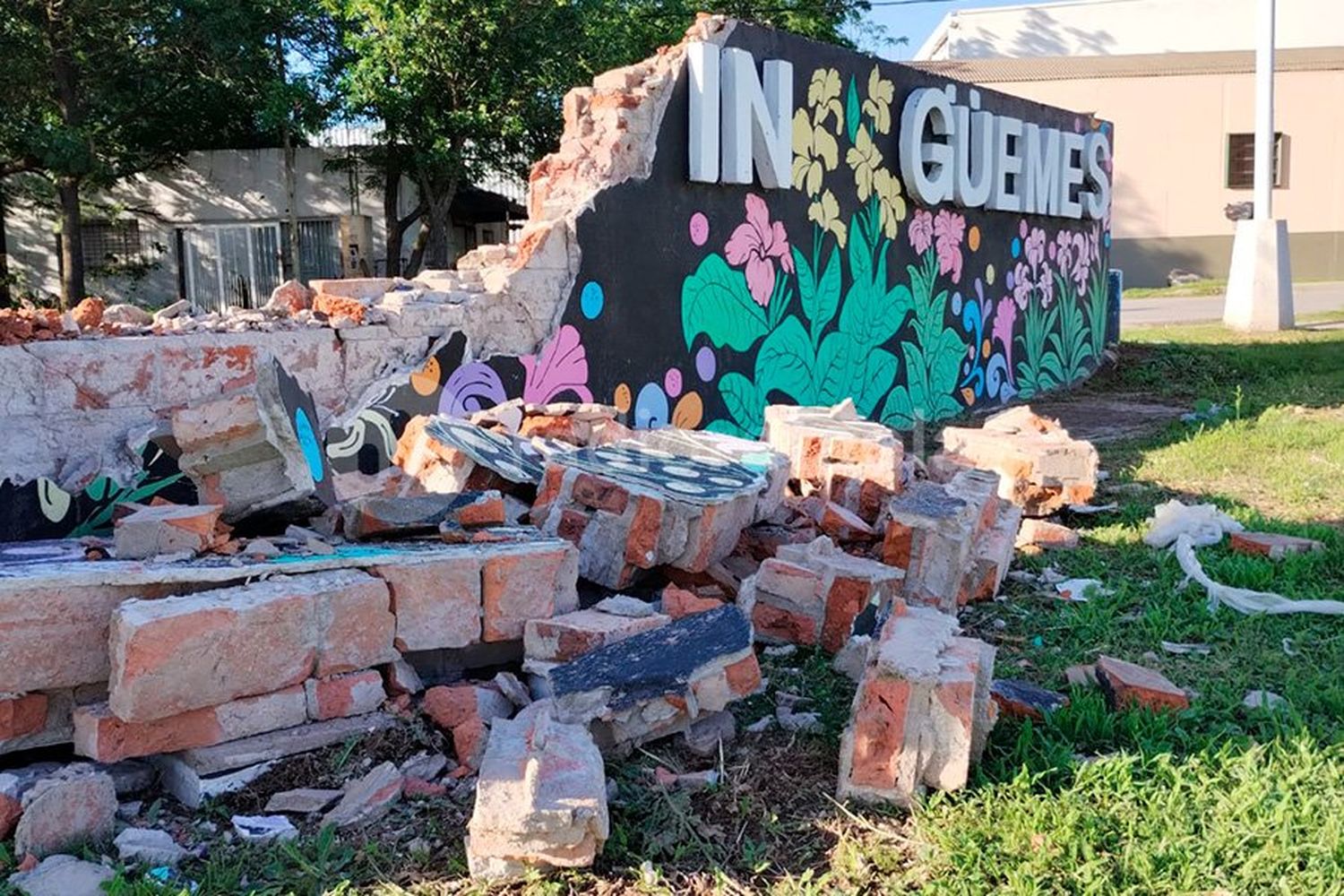 Parte del cartel de barrio Güemes fue destruido: ¿qué fue lo que pasó?