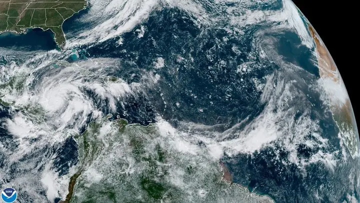 Huracán Eta se debilita pero alerta sigue en Centroamérica