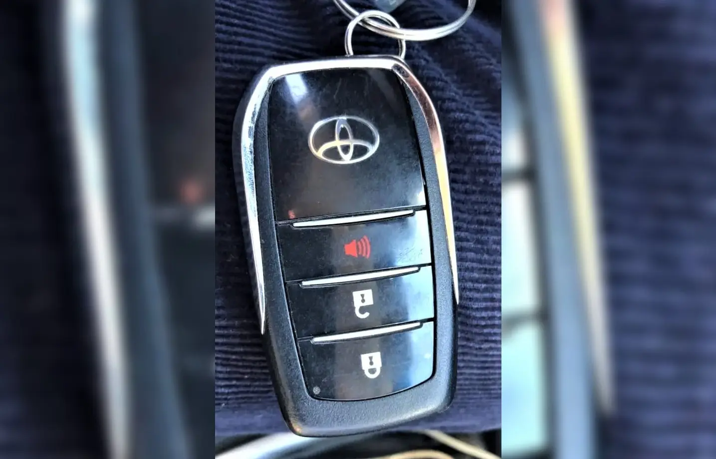 Busca las llaves del automóvil